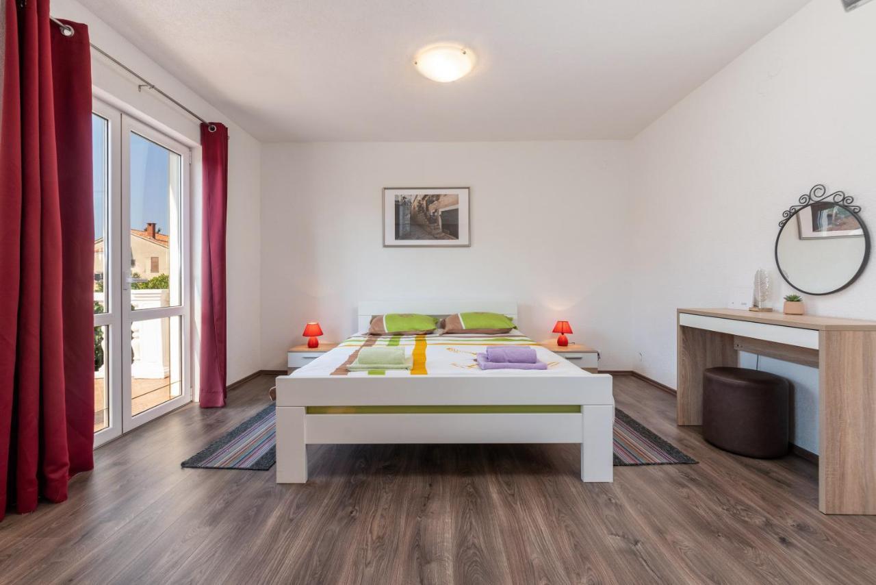 Apartments Oliva 波雷奇 外观 照片
