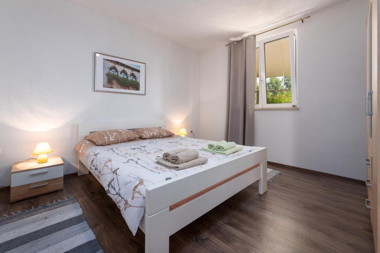 Apartments Oliva 波雷奇 外观 照片
