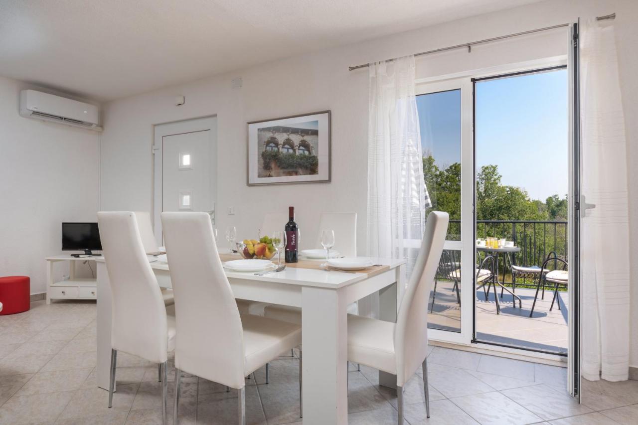 Apartments Oliva 波雷奇 外观 照片