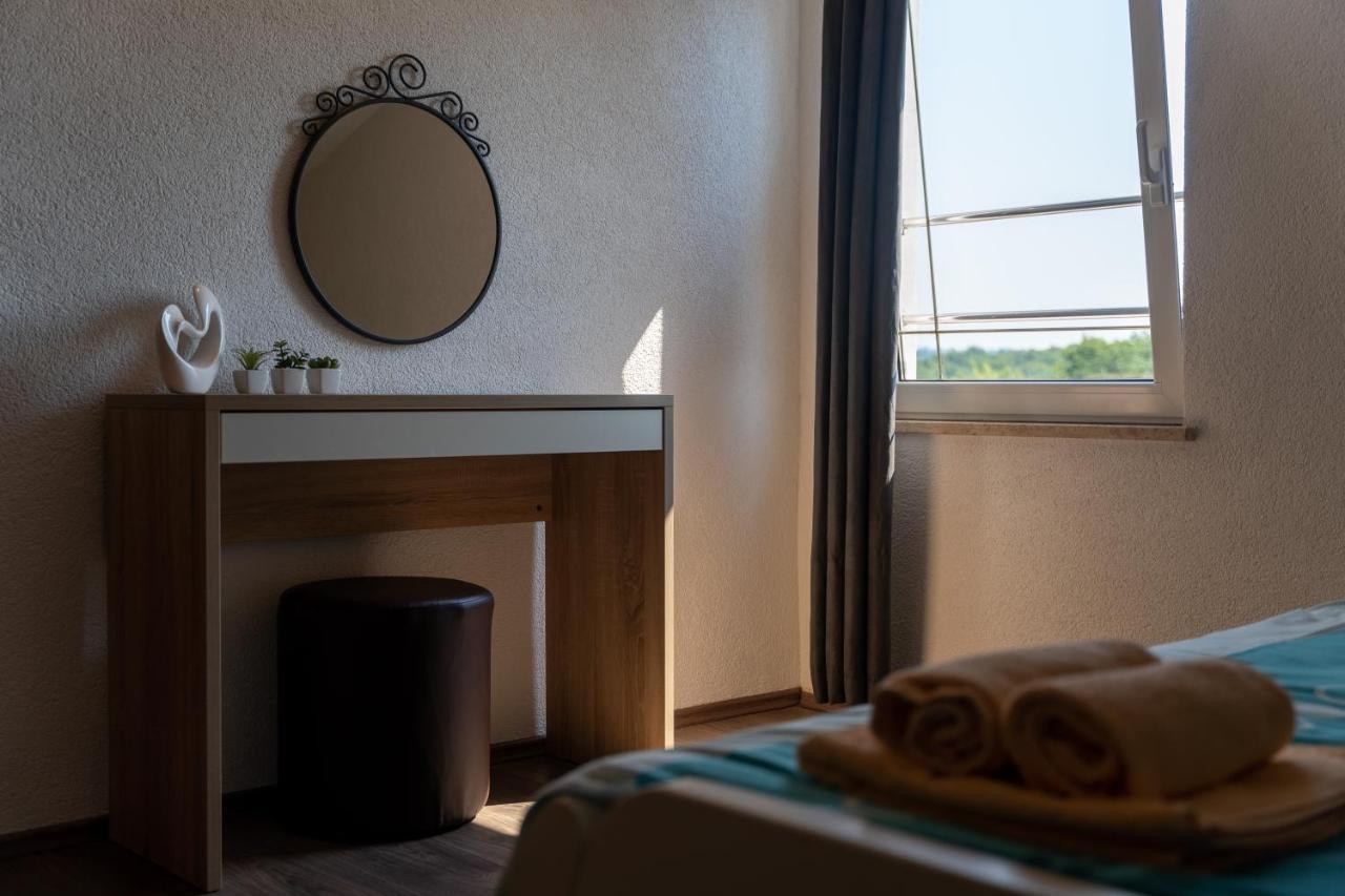 Apartments Oliva 波雷奇 外观 照片