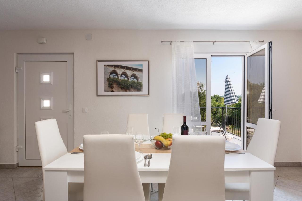 Apartments Oliva 波雷奇 外观 照片